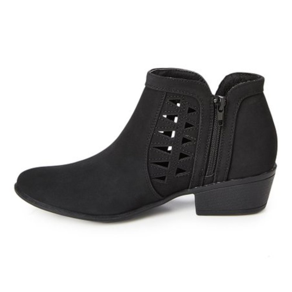 2FOR$30 - NIB KARYN'S Black Cutout Vegan Suede Black Bootie, 7.5